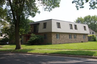 3730 E Karstens Dr in Madison, WI - Foto de edificio - Building Photo