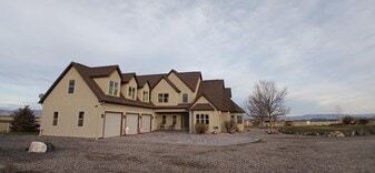 1516-1513 13 Rd in Loma, CO - Building Photo