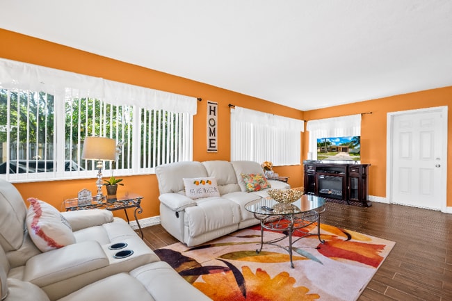6280 NW 14th Pl in Sunrise, FL - Building Photo - Building Photo