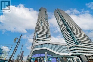 225 Commerce St in Vaughan, ON - Building Photo