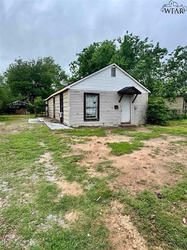 property at 809 Paradise St