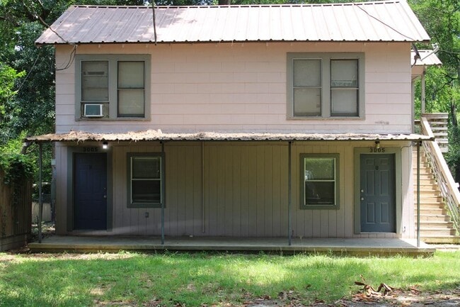 property at 3005 Old Houston Rd
