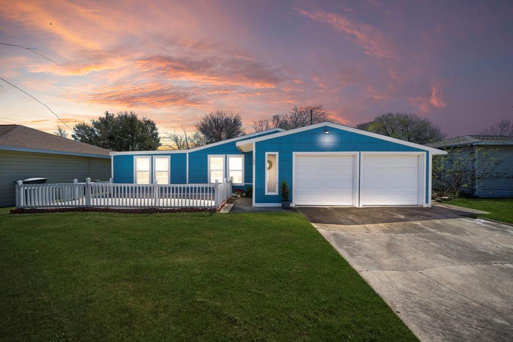 105 Pompano Ave in Galveston, TX - Building Photo