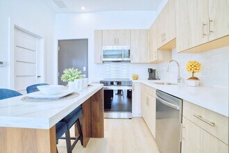 SORA Apartments in Fort Lauderdale, FL - Building Photo - Building Photo