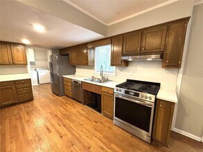 558 Dorsey Cir SW in Lilburn, GA - Foto de edificio - Building Photo