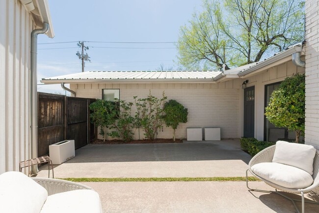 1209 NW 63rd St in Nichols Hills, OK - Building Photo - Building Photo