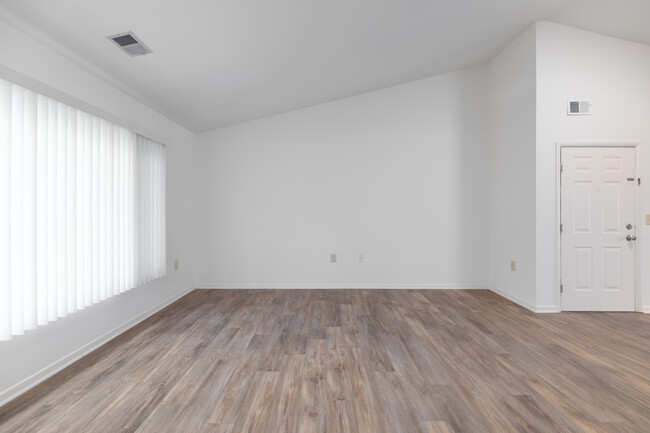 Fairway Villas in Lakewood, NJ - Building Photo - Interior Photo