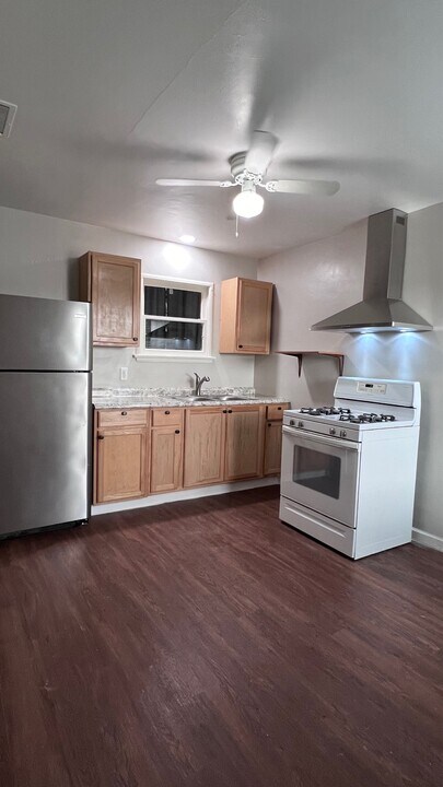 5240 S Center St in Westmorland, CA - Building Photo