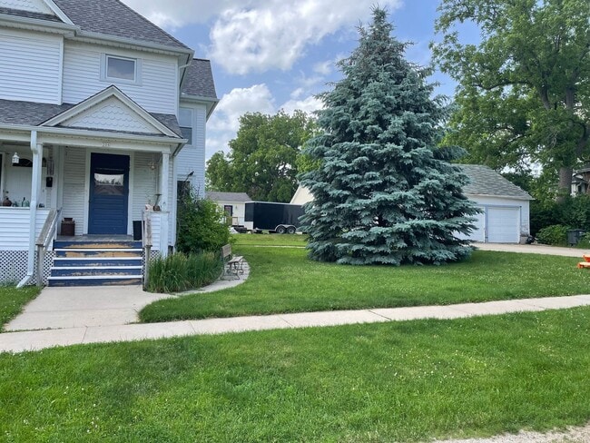 property at 206 Oak St