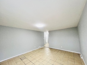 5744A N 65th St in Milwaukee, WI - Foto de edificio - Building Photo