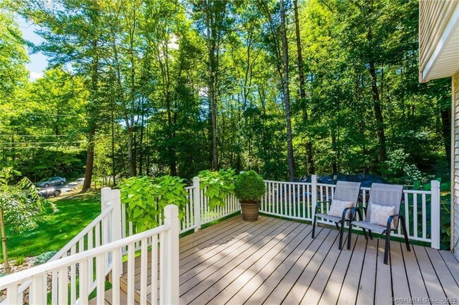 351 W Mountain Rd in Simsbury, CT - Building Photo - Building Photo