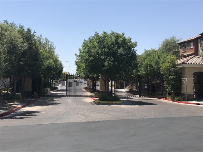 4650 Ranch House Rd in North Las Vegas, NV - Building Photo - Building Photo