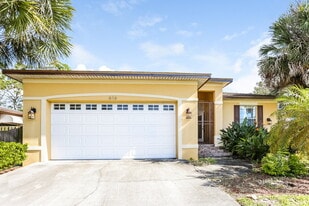 616 Omaha St in Palm Harbor, FL - Building Photo