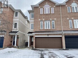 72 Castle Glen Crescent in Ottawa, ON - Building Photo