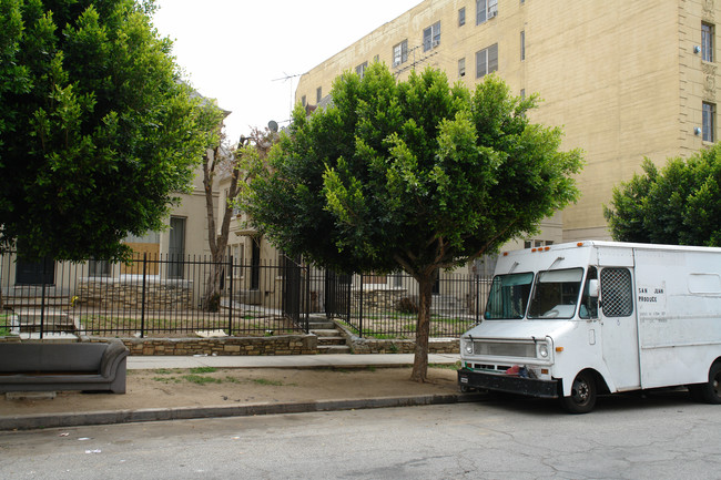 842 S Oxford Ave in Los Angeles, CA - Foto de edificio - Building Photo