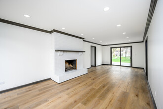 1072 S Naper Blvd in Naperville, IL - Building Photo - Building Photo