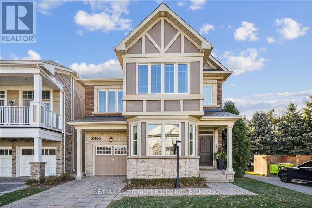 2462 Charlie Common in Oakville, ON - Building Photo