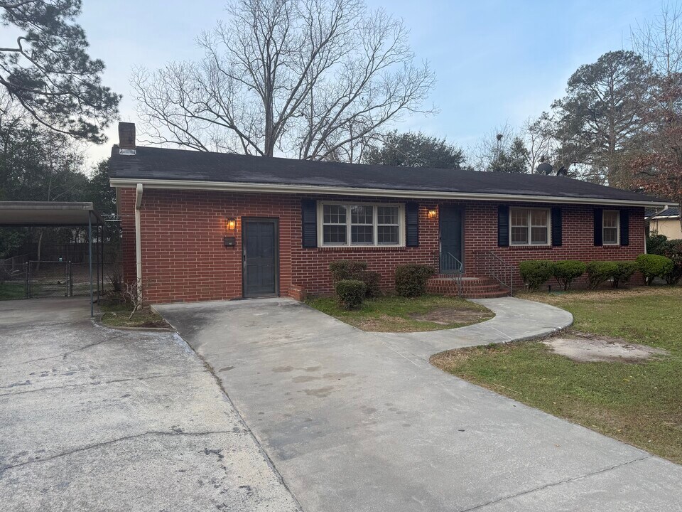 1614 Woodrow Ave in Dublin, GA - Building Photo