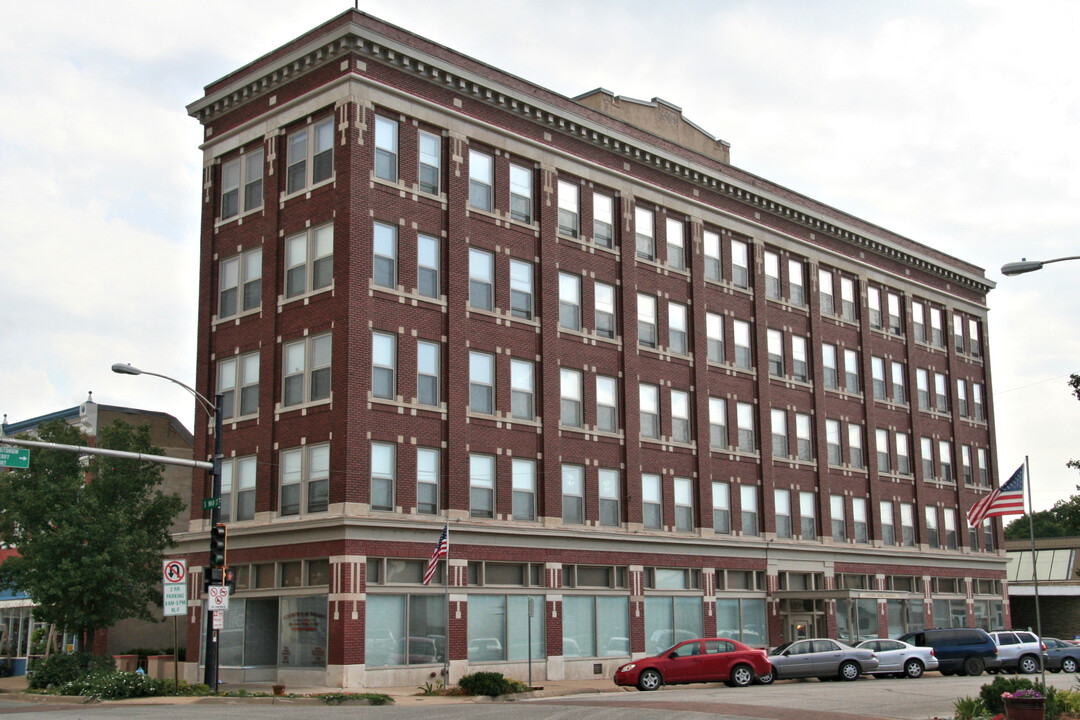 Courthouse Square in Ottawa, KS - Building Photo