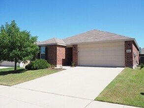 1429 Vernon Dr in Aubrey, TX - Building Photo - Building Photo
