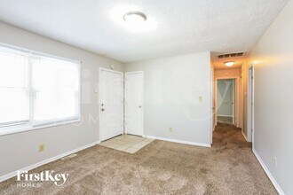 2910 Heatherlea Dr in Indianapolis, IN - Building Photo - Building Photo