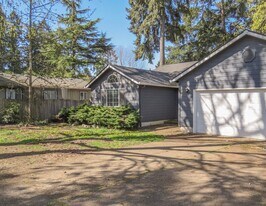 368 NW Sadie Ct in Hillsboro, OR - Building Photo
