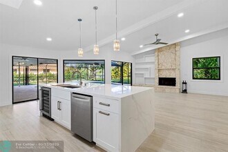 2715 NW 28th St in Boca Raton, FL - Building Photo - Building Photo