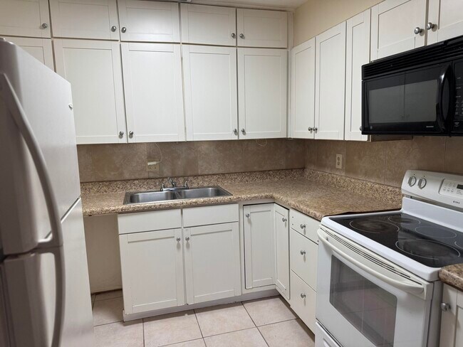 1025 S L St-Unit -2 in Lake Worth Beach, FL - Building Photo - Building Photo
