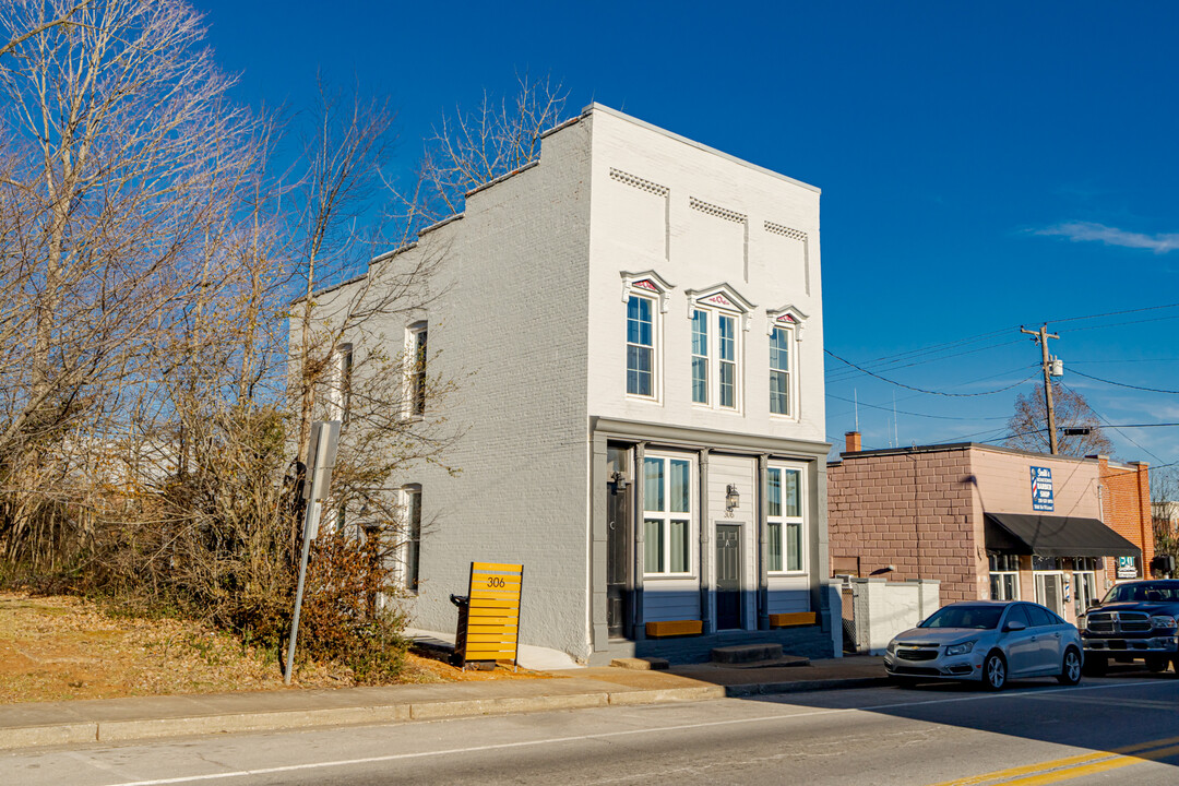 306 Main St in Munfordville, KY - Building Photo