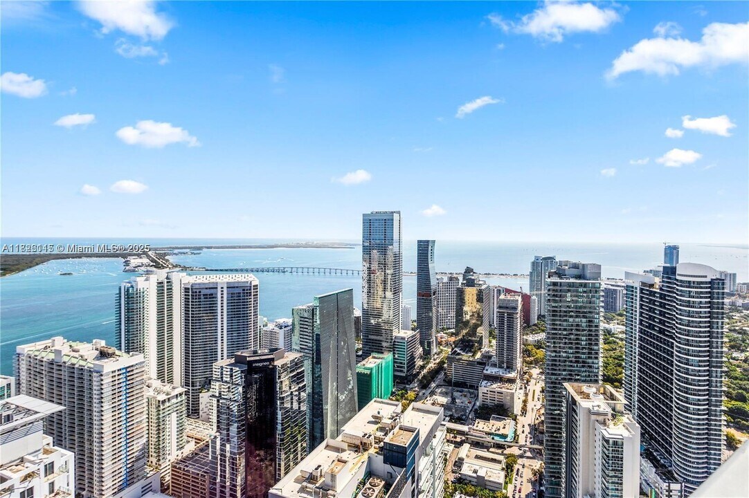 1000 Brickell Plz, Unit 3404 in Miami, FL - Building Photo