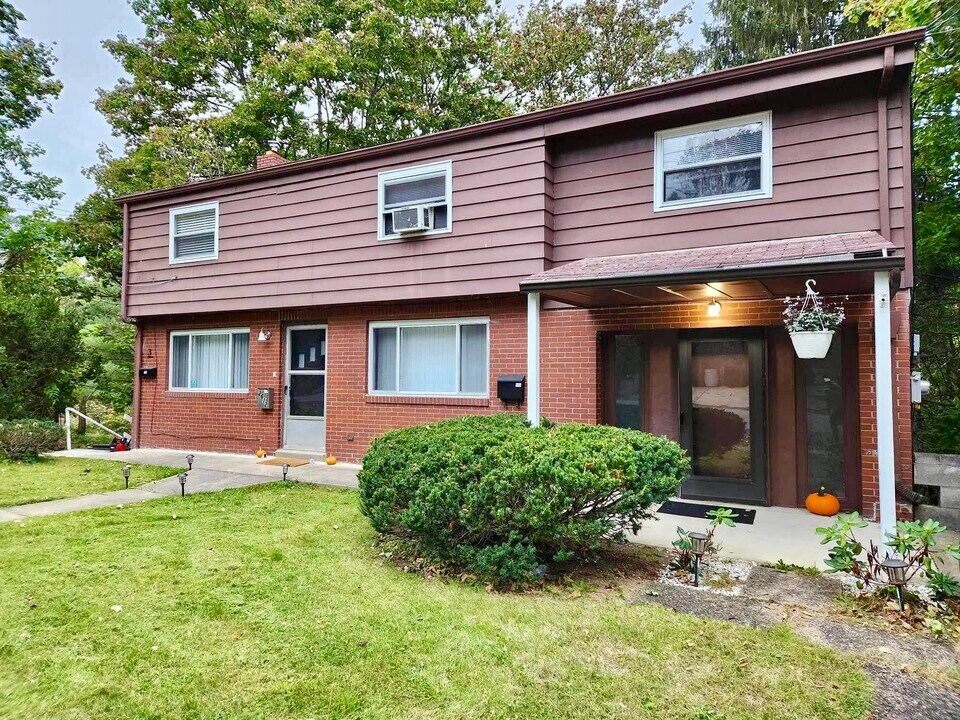 2612 Louisiana Ave, Unit 2 in Pittsburgh, PA - Foto de edificio
