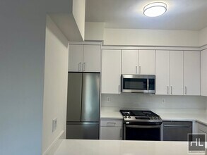 EAST 57 STREET, Unit PHB in New York, NY - Building Photo - Building Photo