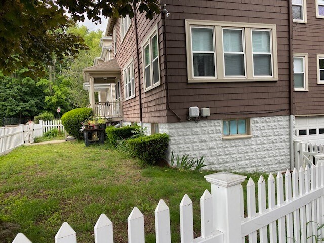 152 Lake St, Unit 2 in Boston, MA - Foto de edificio - Building Photo