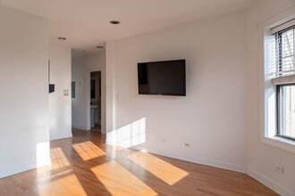 2508 W Catalpa Ave in Chicago, IL - Building Photo - Building Photo