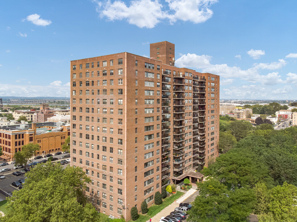 225 Saint Pauls Ave, Unit 15E in Jersey City, NJ - Building Photo