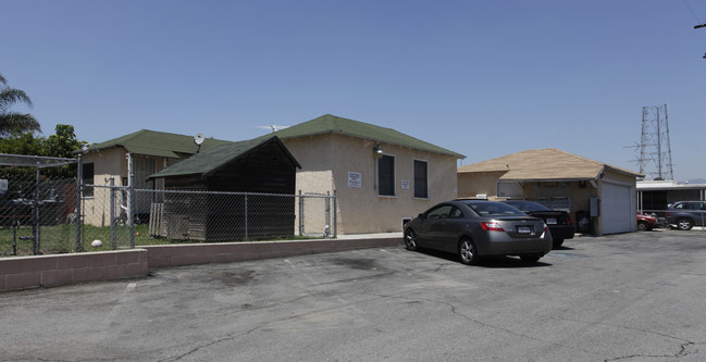 301 S Lilac Ave in Rialto, CA - Foto de edificio - Building Photo