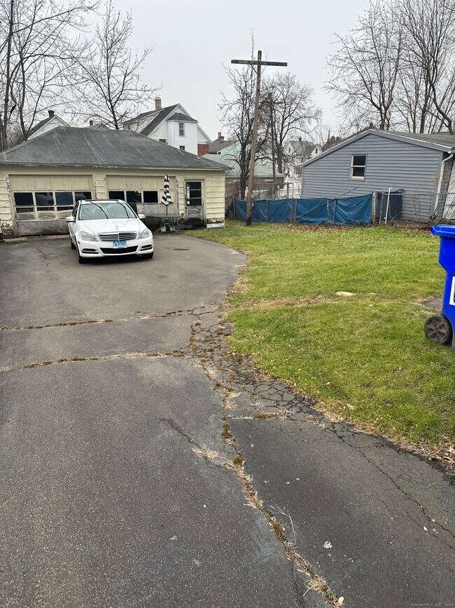 654 High St in Middletown, CT - Building Photo - Building Photo