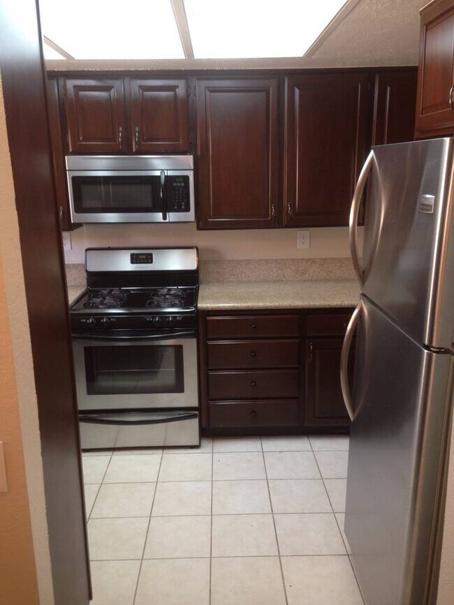 931       Martin Dr in Escondido, CA - Building Photo - Building Photo