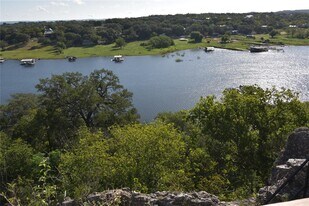 609 Nomad Dr in Spicewood, TX - Building Photo