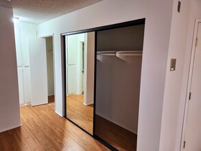 132 S Clark Dr in West Hollywood, CA - Building Photo - Building Photo