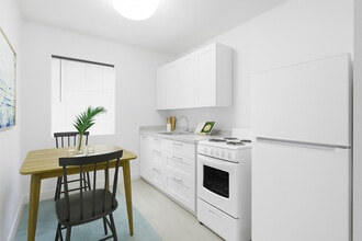 Vista Pines in El Cajon, CA - Building Photo - Building Photo