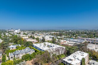 Sherman Villas in Sherman Oaks, CA - Building Photo - Building Photo