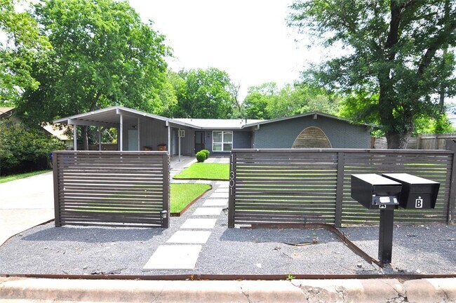 11301 Oakwood Dr in Austin, TX - Building Photo - Building Photo