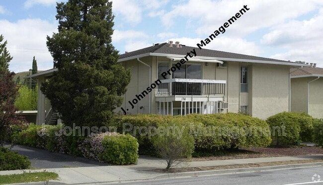 136 Blue Ridge Dr in Martinez, CA - Foto de edificio - Building Photo