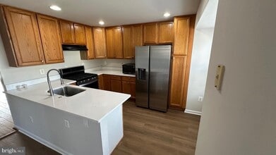 15703 London Pl in Montclair, VA - Building Photo - Building Photo