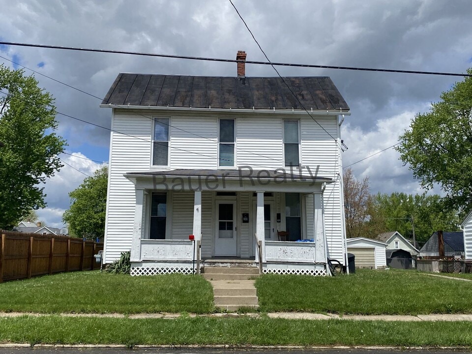 240-242 E 8th St in Ashland, OH - Building Photo