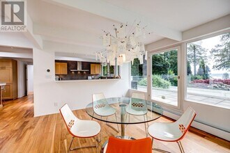 2965 Rosebery Ave in West Vancouver, BC - Building Photo - Building Photo