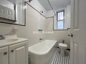117 W 13th St in New York, NY - Building Photo - Building Photo