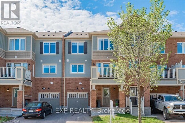 property at 8 Stratus St