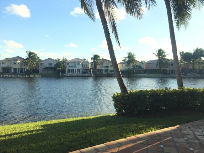 11192 NW 73rd St in Doral, FL - Building Photo - Building Photo